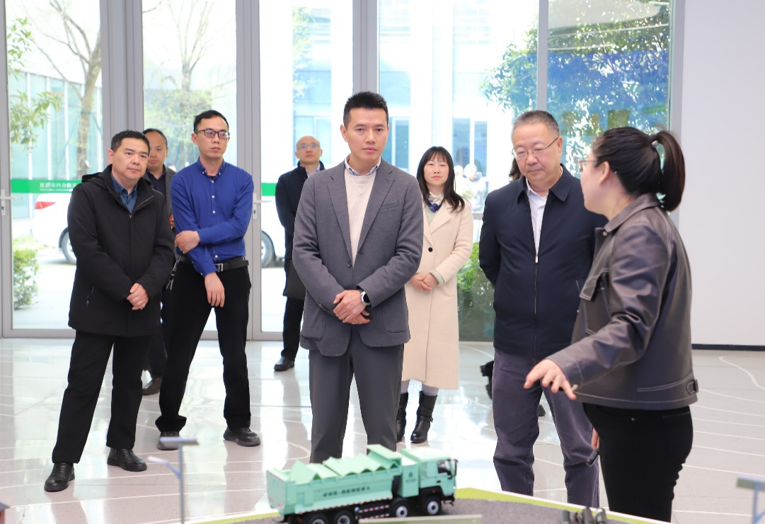 西南油气田天然气净化总厂副厂长张小兵一行到天府永兴实验室交流